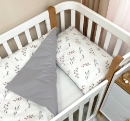 Set lenjerie de schimb pentru patut bebe 3 piese Crengute gri (3)